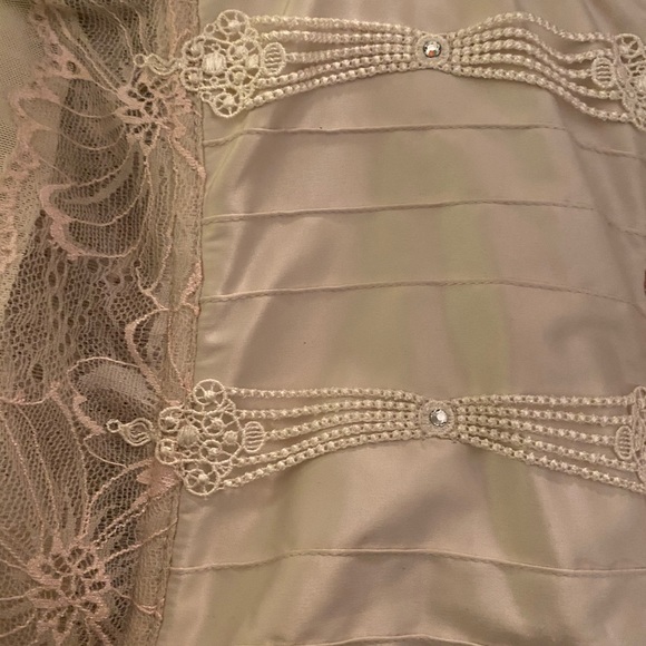 Luna - Picture 2 of 9